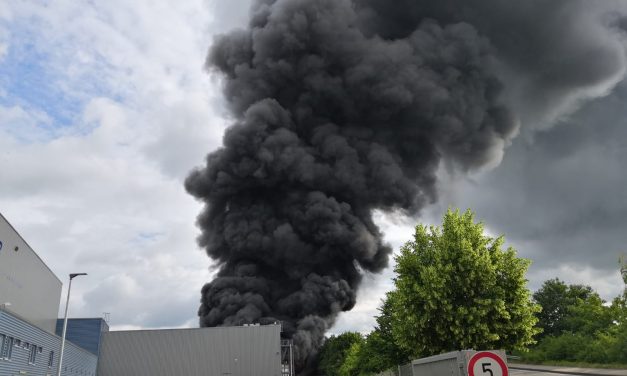 Bad Sobernheim: Großbrand einer Lagerhalle