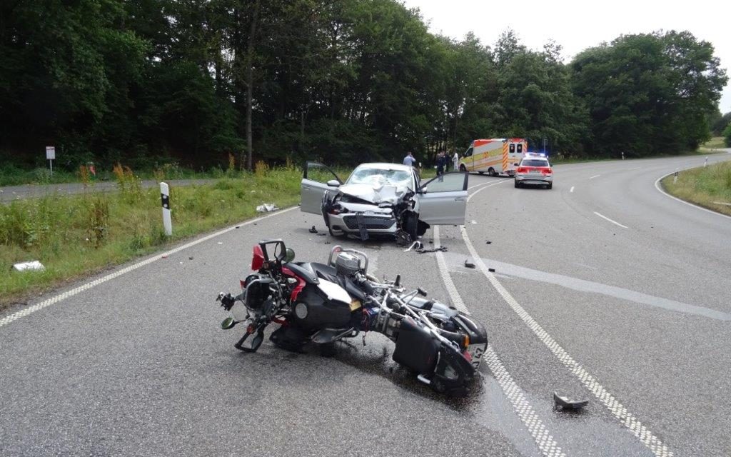 B41/Rötsweiler: 74-jähriger Motorradfahrer stirbt nach Verkehrsunfall
